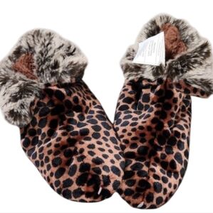 New boot slippers no tags, cheetah print 8/9
